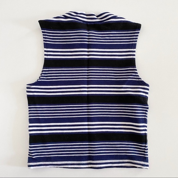 Sleeveless Striped Top - Picture 4 of 4